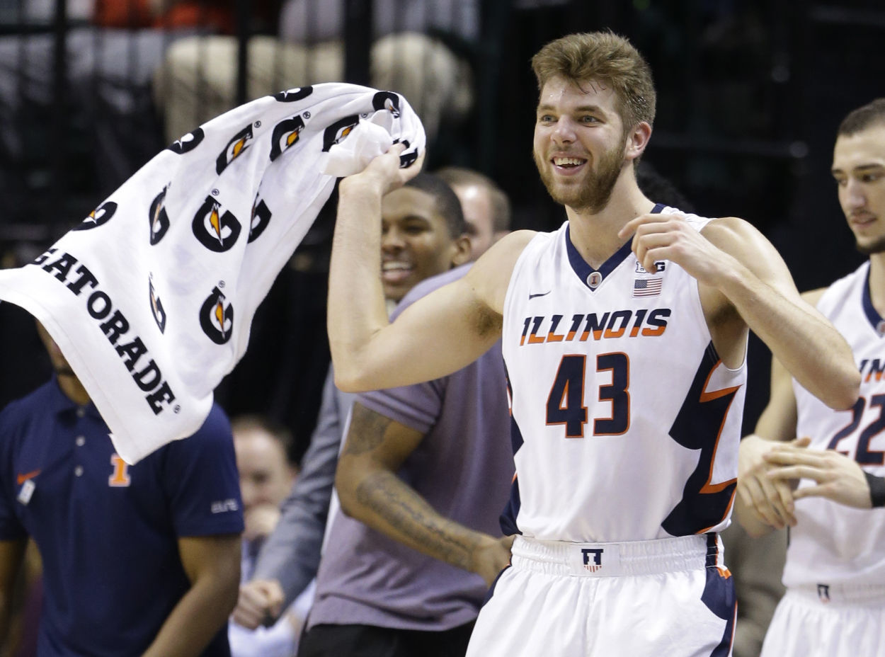 Illini 2016 unis2.jpg